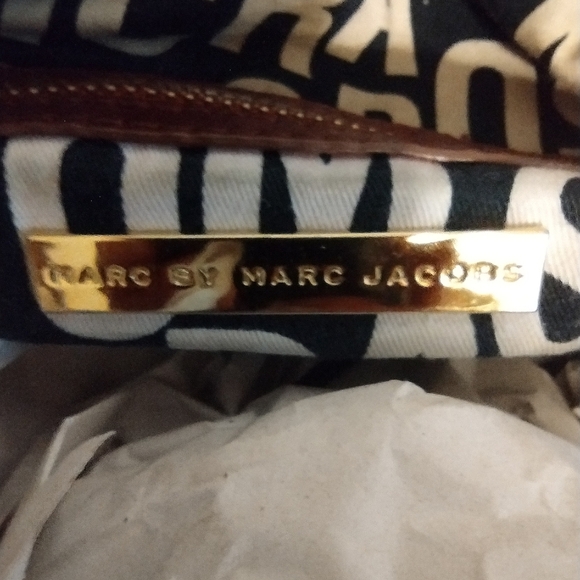 Marc by Marc Jacobs Totally Turnlock Faridah Hobo Bag - Picture 12 of 12